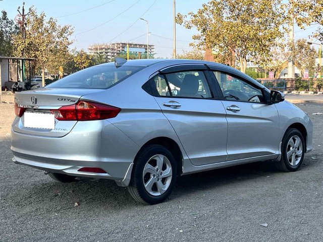Second-hand 2014 Honda City i DTEC V for sale in Surat-3
