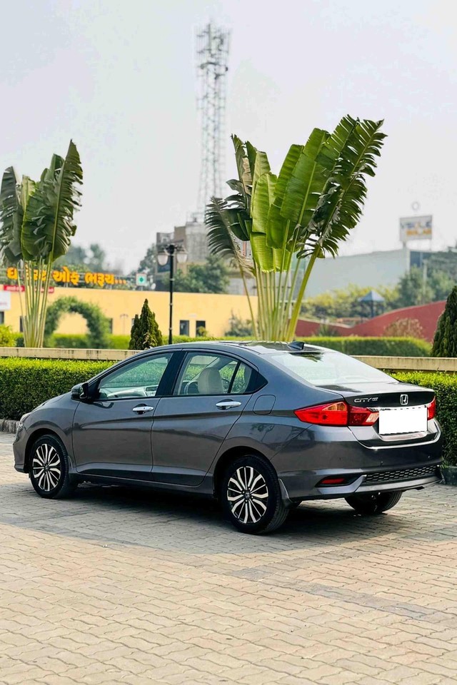 Second-hand 2017 Honda City i VTEC CVT VX for sale in Surat-4