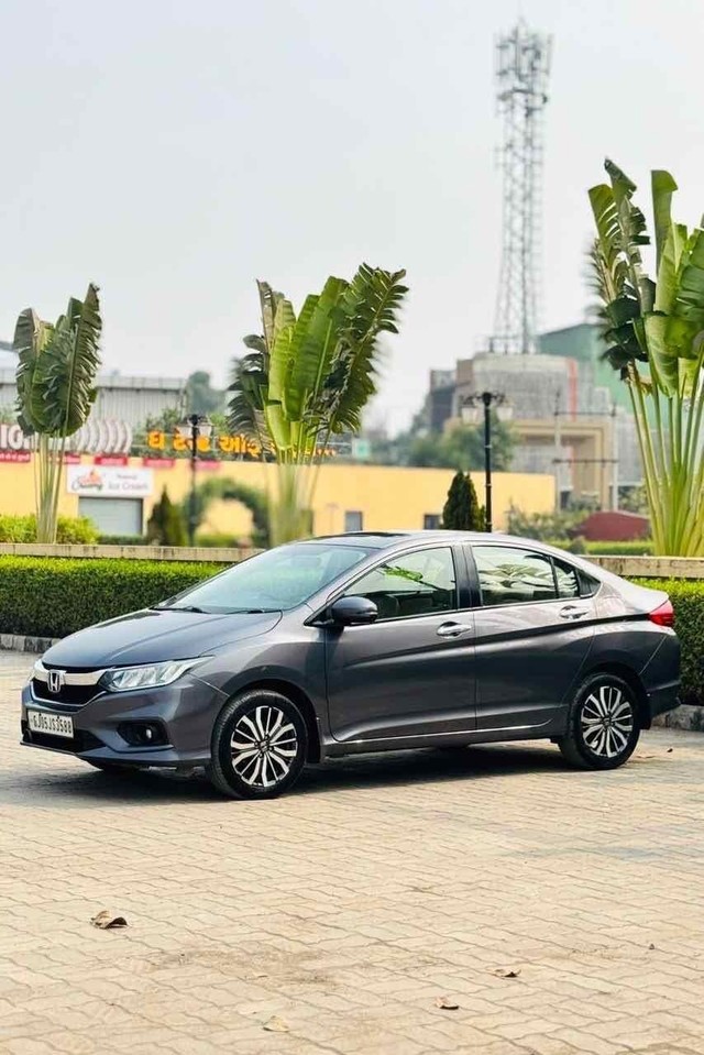 Second-hand 2017 Honda City i-VTEC CVT VX for sale in Surat-2
