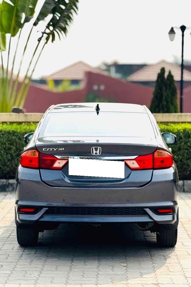 Second-hand 2017 Honda City i-VTEC CVT VX for sale in Surat-1