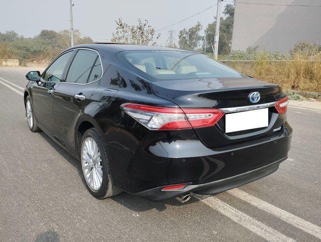 Second-hand 2021 Toyota Camry Hybrid 2.5 for sale in New Delhi-10