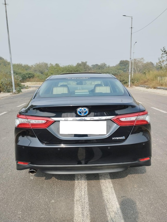 Second-hand 2021 Toyota Camry Hybrid 2.5 for sale in New Delhi-2