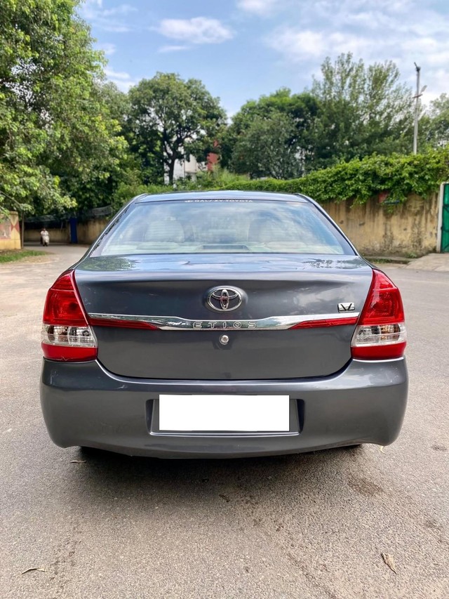 Second-hand 2016 Toyota Etios V for sale in New Delhi-1