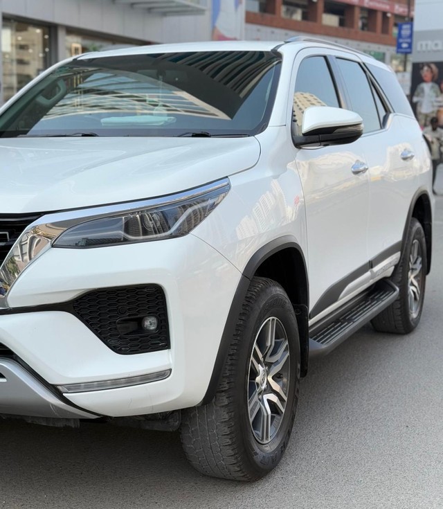 Second-hand 2023 Toyota Fortuner 4X2 Diesel AT for sale in Rajkot-4
