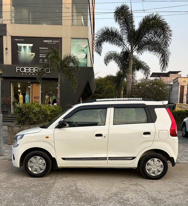 Second-hand 2022 Maruti Wagon R CNG LXI for sale in Indore-3