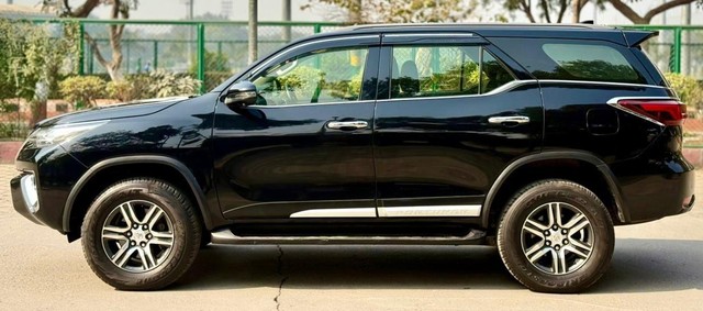 Second-hand 2019 Toyota Fortuner 2.8 2WD AT BSIV for sale in New Delhi-3