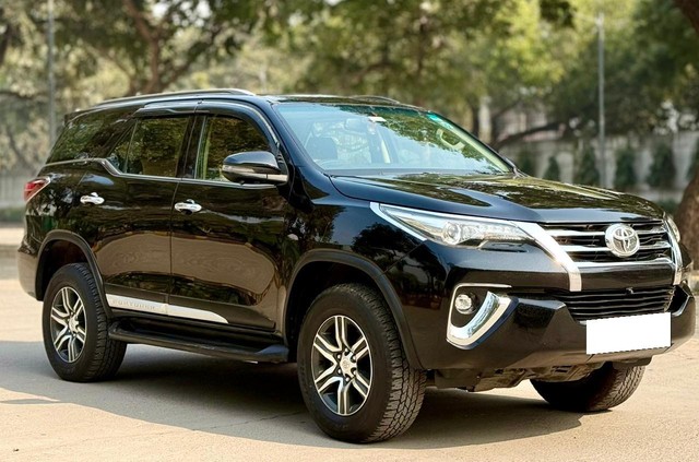 Second-hand 2019 Toyota Fortuner 2.8 2WD AT BSIV for sale in New Delhi-8