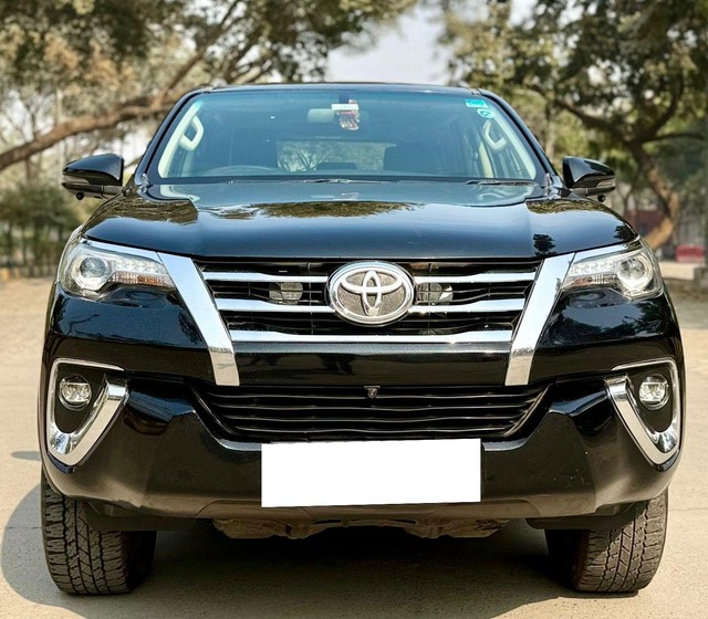 Second-hand 2019 Toyota Fortuner 2.8 2WD AT BSIV for sale in New Delhi-5