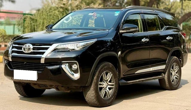 Second-hand 2019 Toyota Fortuner 2.8 2WD AT BSIV for sale in New Delhi-4