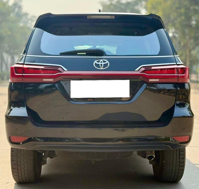 Second-hand 2019 Toyota Fortuner 2.8 2WD AT BSIV for sale in New Delhi-2