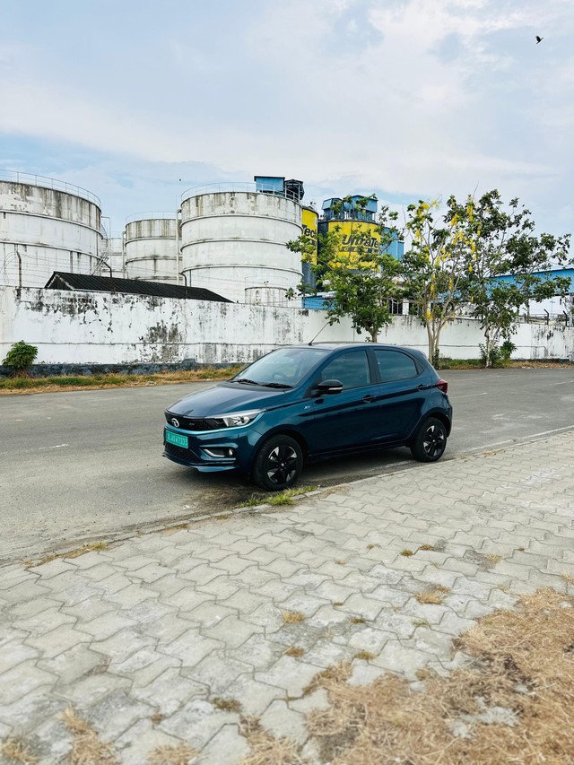 Second-hand 2024 Tata Tiago EV XZ Plus LR ACFC for sale in Kochi-1