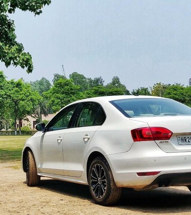 Second-hand 2013 Volkswagen Jetta 2.0L TDI Comfortline for sale in Bathinda-2