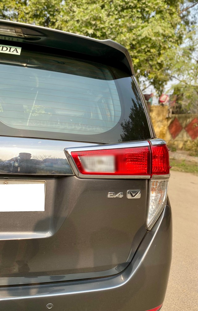 Toyota Innova Crysta 2.4 VX MT 8S BSIV Second-hand 2018 Toyota Innova Crysta 2.4 VX MT 8S BSIV for sale in New Delhi-7