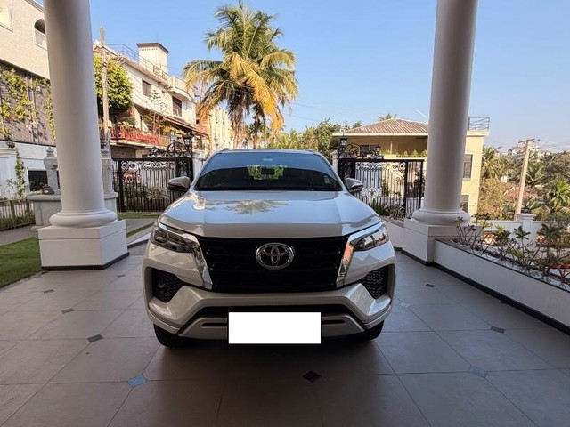 Second-hand 2025 Toyota Fortuner 4X2 Diesel AT for sale in Mangalore-10