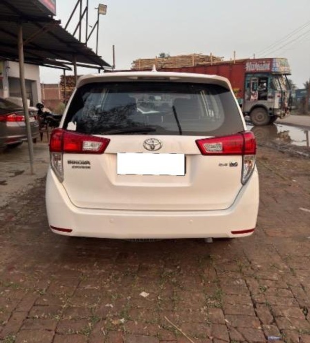 Second-hand 2017 Toyota Innova Crysta 2.4 VX MT BSIV for sale in Meerut-2