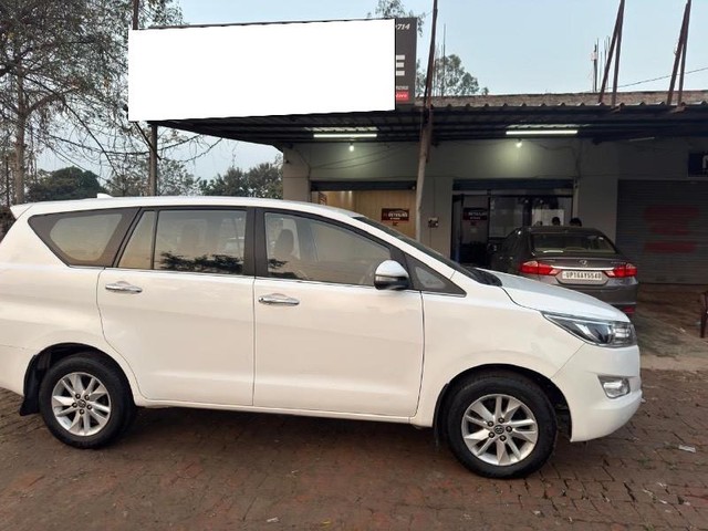 Second-hand 2017 Toyota Innova Crysta 2.4 VX MT BSIV for sale in Meerut-11