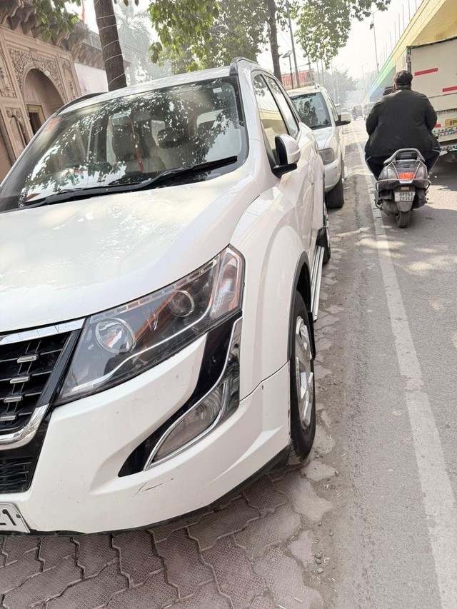 Second-hand 2017 Mahindra XUV500 R W10 FWD for sale in Bareilly-5