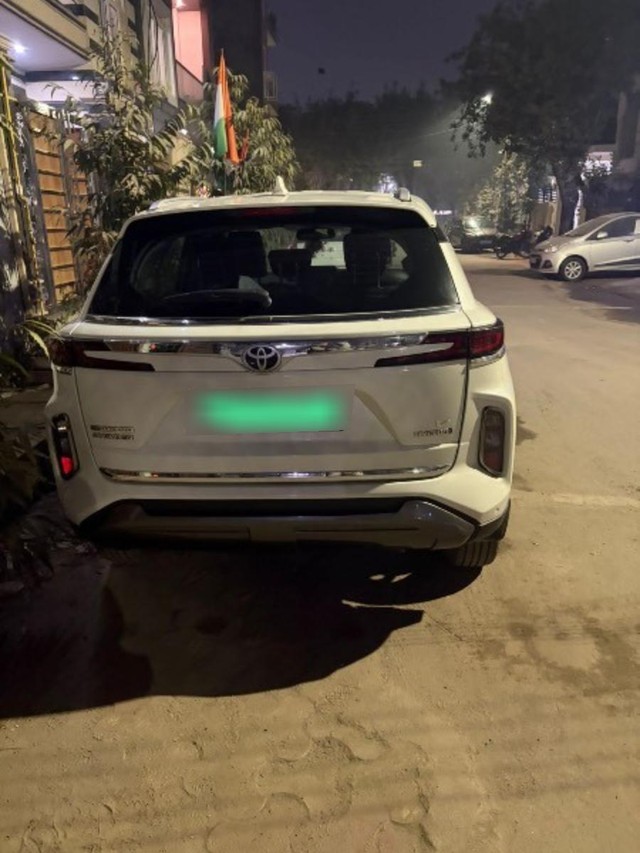 Second-hand 2024 Toyota Hyryder V HYBRID for sale in Gautam Buddha Nagar-1