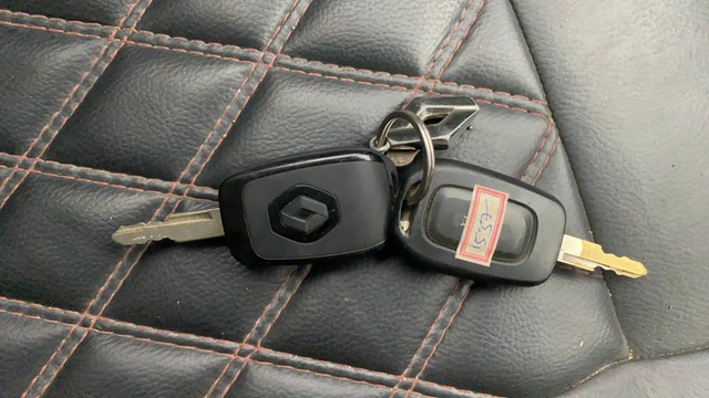 Second-hand 2020 Renault KWID 1.0 RXT AMT Opt for sale in Gulbarga-21