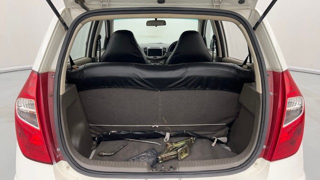 Second-hand 2015 Hyundai i10 Magna 1.1 for sale in Kanpur-9