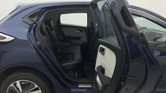 Second-hand 2024 Tata Altroz XZA DCT for sale in Mumbai-33