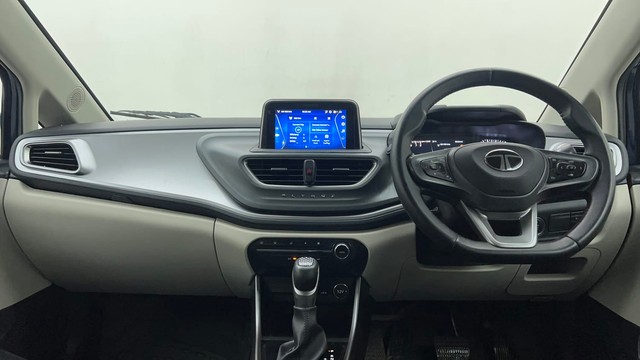 Second-hand 2024 Tata Altroz XZA DCT for sale in Mumbai-11