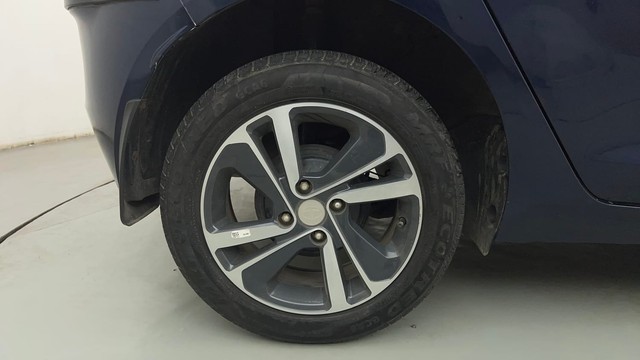 Second-hand 2024 Tata Altroz XZA DCT for sale in Mumbai-18