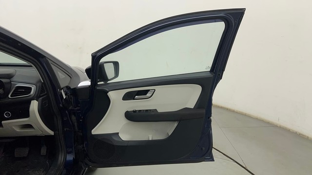 Second-hand 2024 Tata Altroz XZA DCT for sale in Mumbai-16