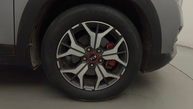 Second-hand 2019 Kia Seltos GTX Plus for sale in Bangalore-17