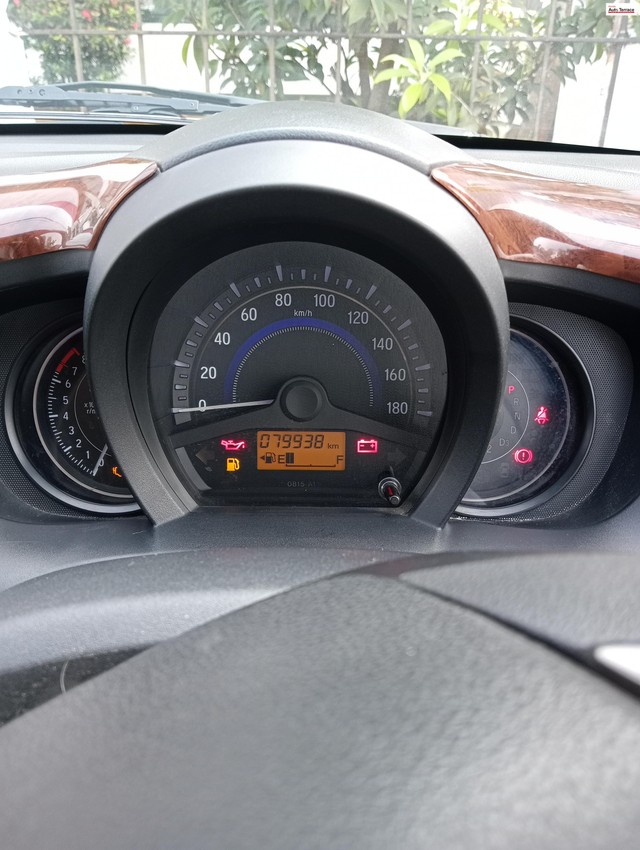 Second-hand 2015 Honda Brio VX AT for sale in Kochi-9