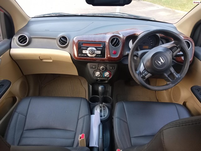 Second-hand 2015 Honda Brio VX AT for sale in Kochi-5