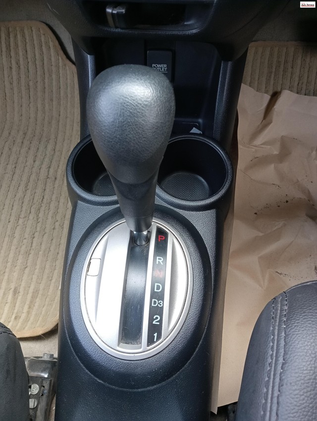 Second-hand 2015 Honda Brio VX AT for sale in Kochi-8