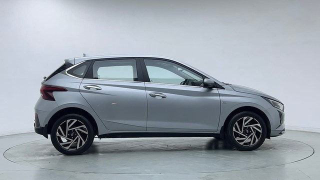 Second-hand 2024 Hyundai i20 Asta 1.2 for sale in Ghaziabad-2