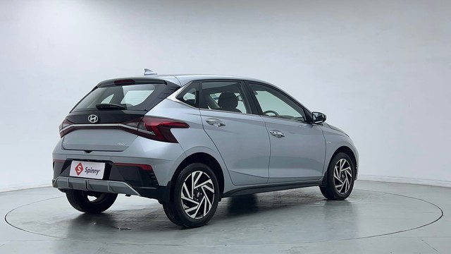 Second-hand 2024 Hyundai i20 Asta 1.2 for sale in Ghaziabad-3