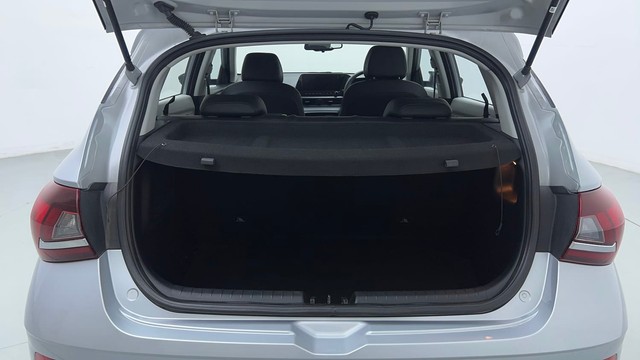 Second-hand 2024 Hyundai i20 Asta 1.2 for sale in Ghaziabad-9