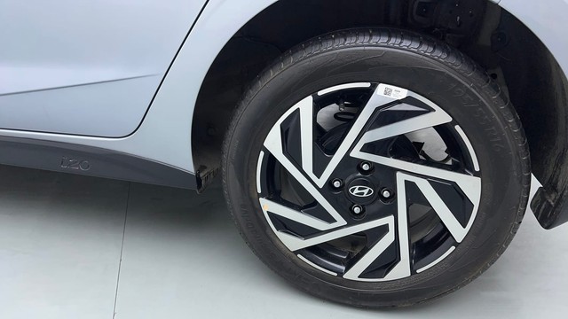 Second-hand 2024 Hyundai i20 Asta 1.2 for sale in Ghaziabad-19