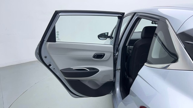 Second-hand 2024 Hyundai i20 Asta 1.2 for sale in Ghaziabad-24