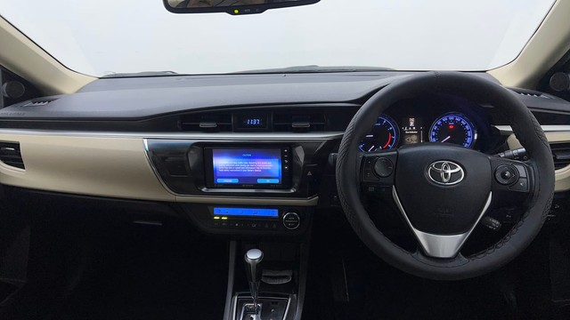 Second-hand 2016 Toyota Corolla Altis Petrol LE for sale in Ghaziabad-11