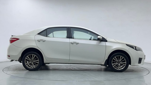 Second-hand 2016 Toyota Corolla Altis Petrol LE for sale in Ghaziabad-2