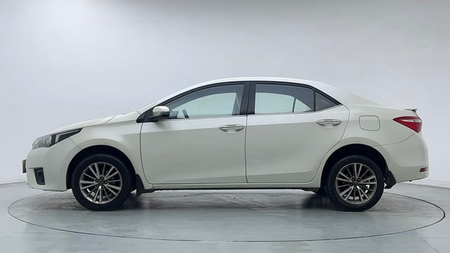 Second-hand 2016 Toyota Corolla Altis Petrol LE for sale in Ghaziabad-6