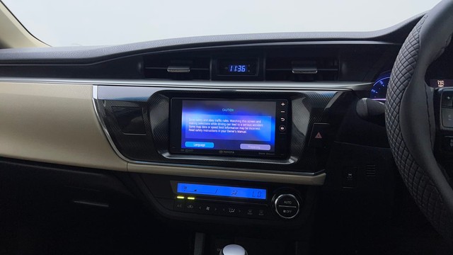 Second-hand 2016 Toyota Corolla Altis Petrol LE for sale in Ghaziabad-30