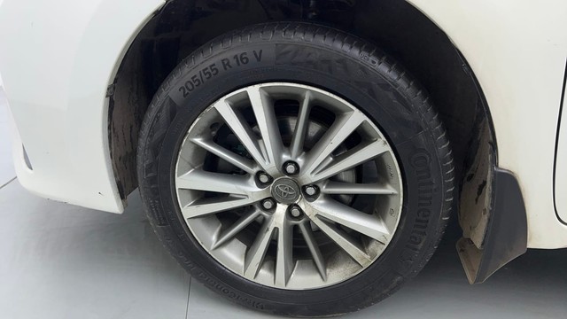 Second-hand 2016 Toyota Corolla Altis Petrol LE for sale in Ghaziabad-20