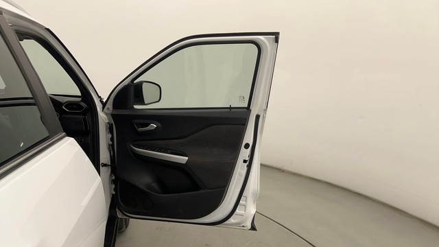 Second-hand 2022 Nissan Magnite Turbo XV Premium for sale in Pune-16