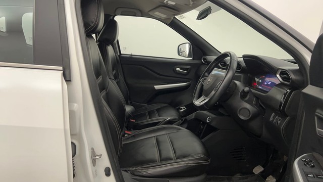 Second-hand 2022 Nissan Magnite Turbo XV Premium for sale in Pune-15