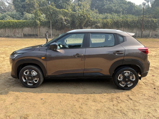 Second-hand 2023 Nissan Magnite XE for sale in Lucknow-4
