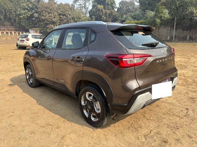 Second-hand 2023 Nissan Magnite XE for sale in Lucknow-3