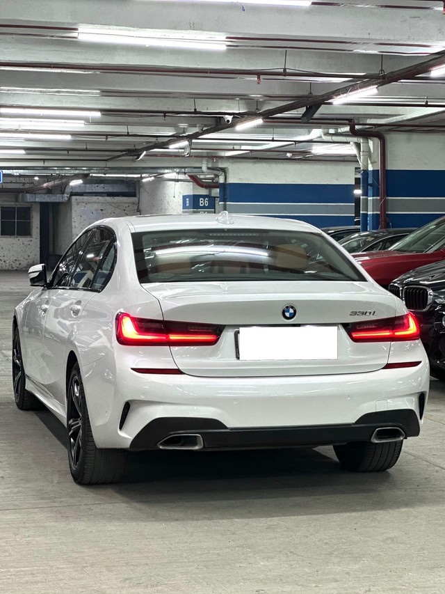 Second-hand 2021 BMW 3 Series 330i M Sport for sale in Mumbai-24