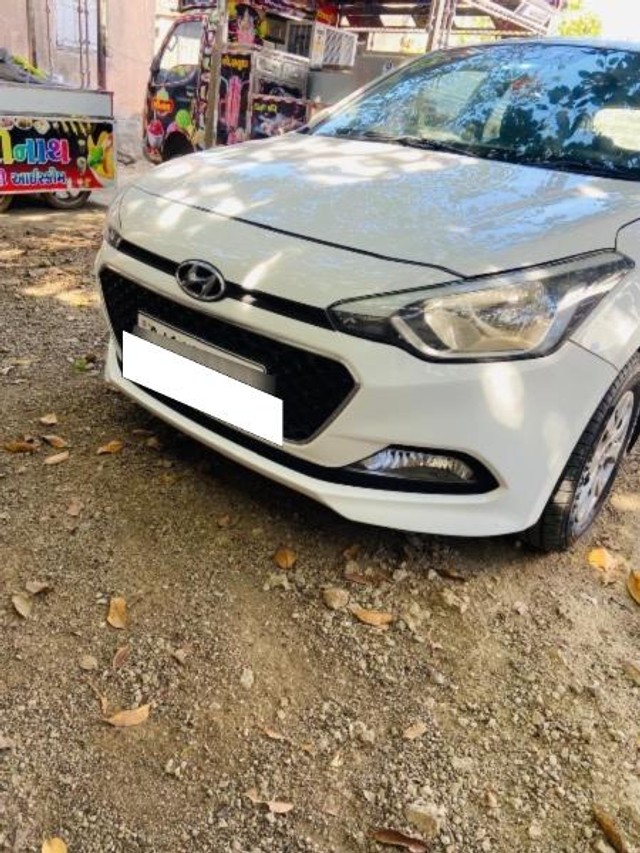 Second-hand 2014 Hyundai i20 Sportz 1.4 CRDi for sale in Amreli-3
