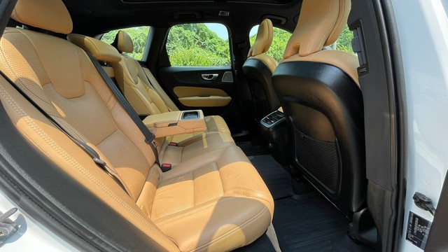 Second-hand 2019 Volvo XC60 Inscription D5 BSIV for sale in New Delhi-4