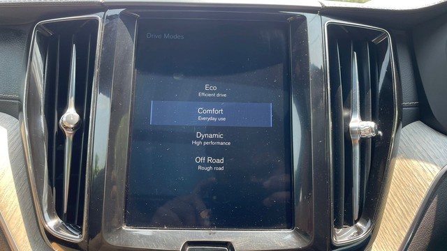 Second-hand 2019 Volvo XC60 Inscription D5 BSIV for sale in New Delhi-6